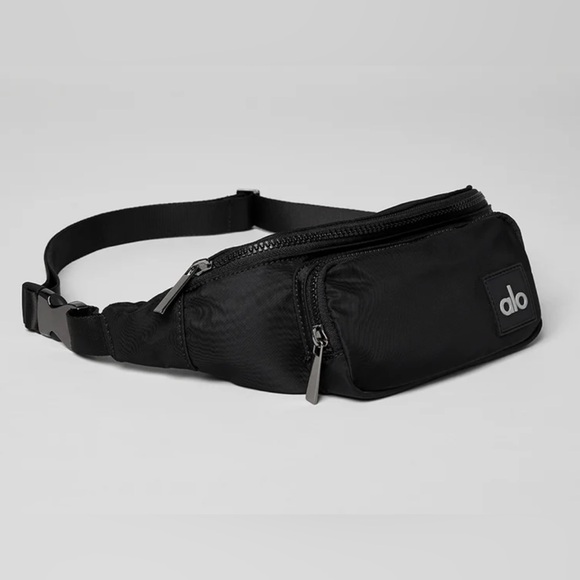 ALO Yoga ベルトバック Alo Yoga Explorer Belt Bag Black Fanny Pack Crossbody Waist Bag